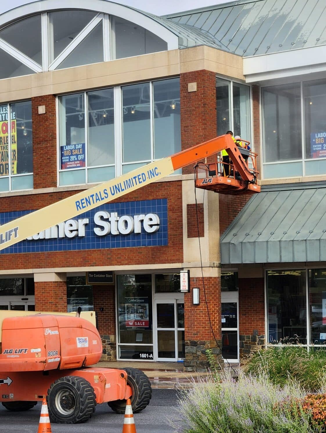 High-pressure power washing for commercial sidewalks, facades, and parking lots